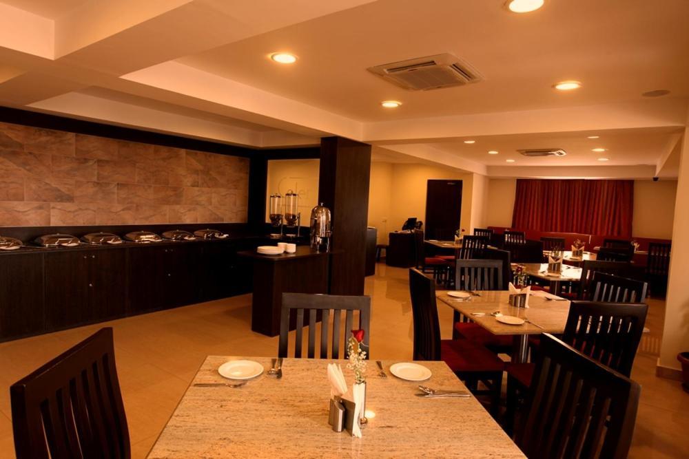 Hotel Nagarjuna Suites บังกาลอร์ ร้านอาหาร รูปภาพ